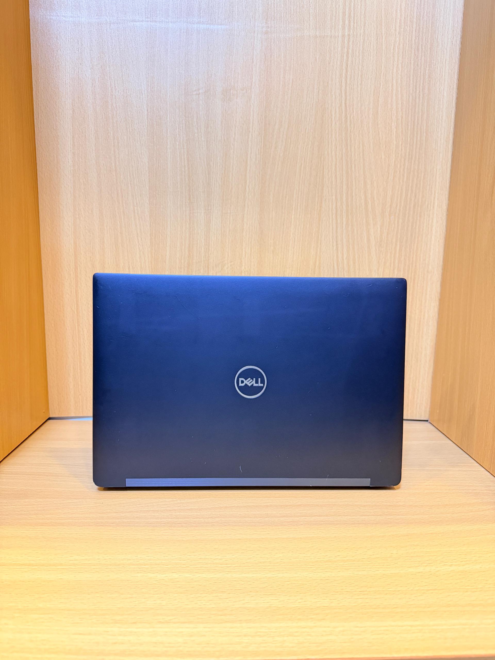 Dell latitude 7280
Intel core i7
8gb Ram
256gb SSD  
6th Generation 
Simcard Slot
Sd card Slot
Typ C port
Hdmi
WiFi 
Bluetooth 
Keyboard Backlite 
Finger Print 
Webcam
